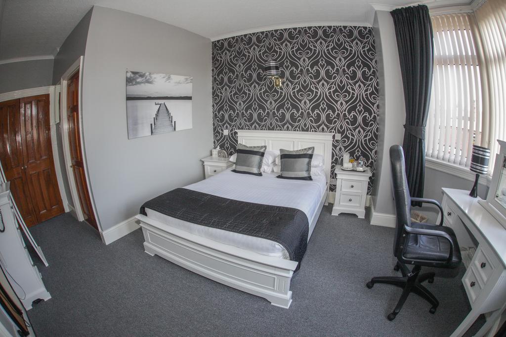 פונטפרקט Tower House Executive Guest House מראה חיצוני תמונה