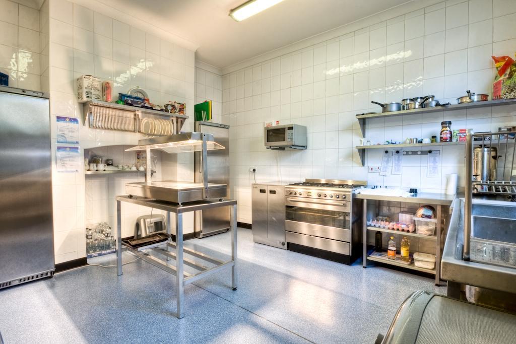 פונטפרקט Tower House Executive Guest House מראה חיצוני תמונה