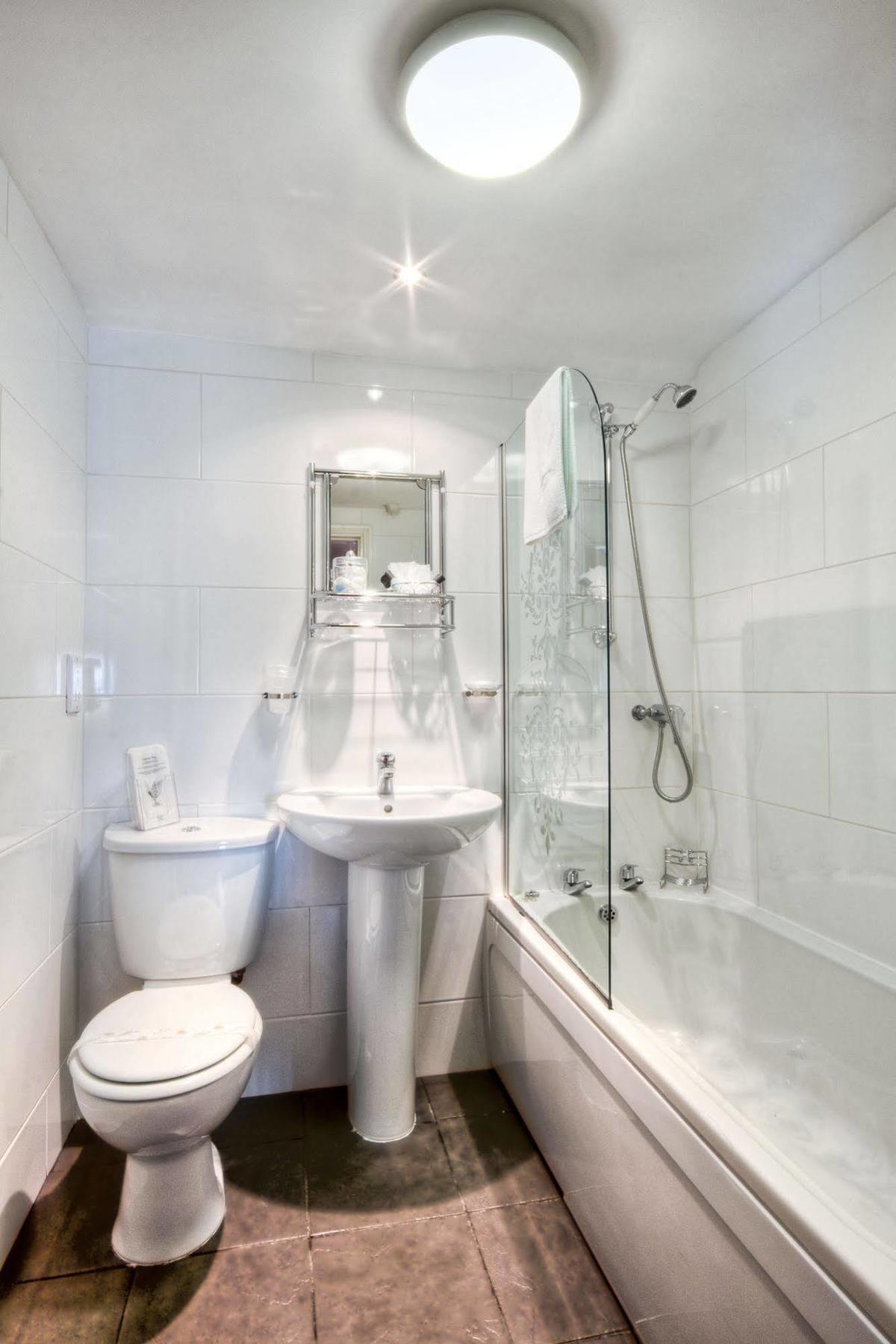 פונטפרקט Tower House Executive Guest House מראה חיצוני תמונה