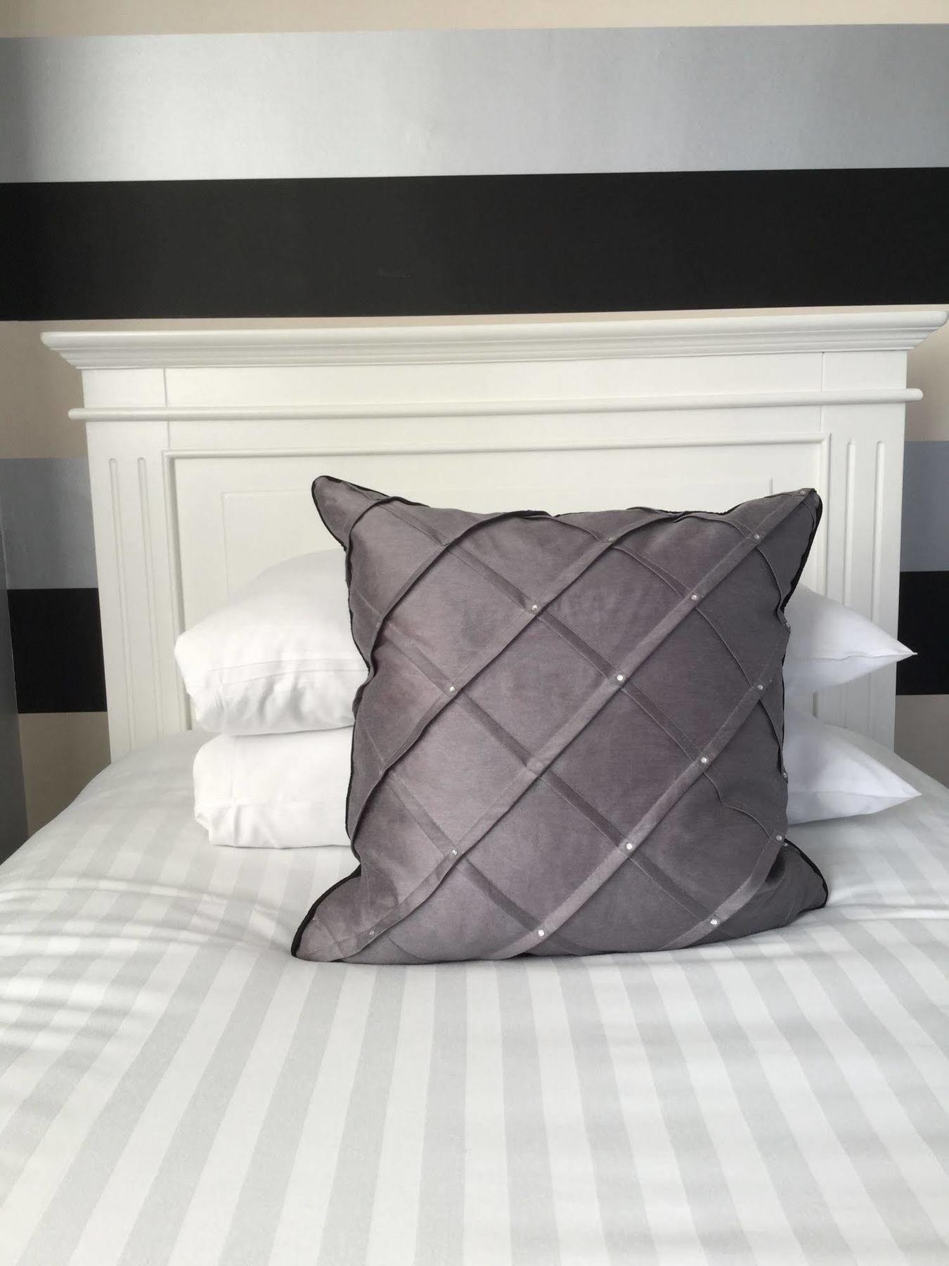 פונטפרקט Tower House Executive Guest House מראה חיצוני תמונה