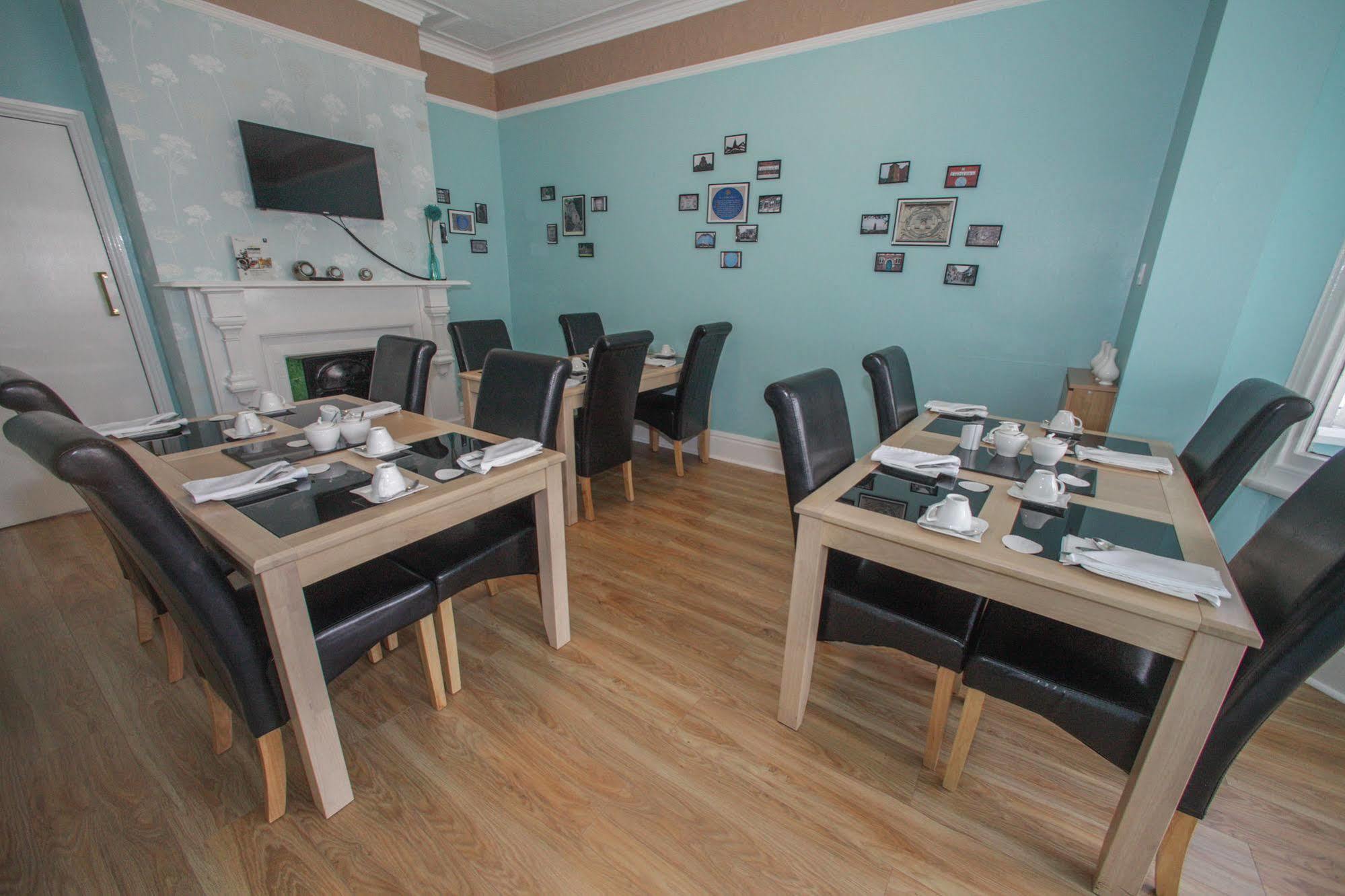 פונטפרקט Tower House Executive Guest House מראה חיצוני תמונה
