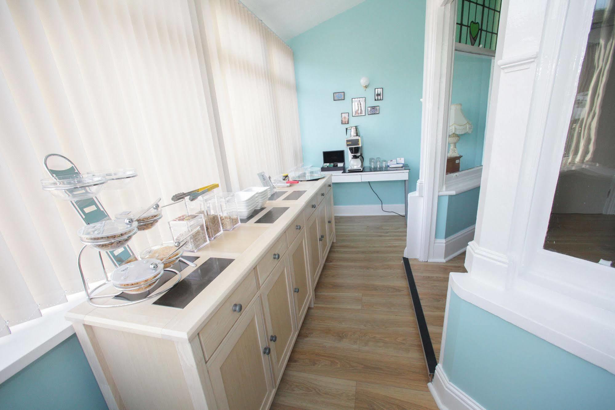 פונטפרקט Tower House Executive Guest House מראה חיצוני תמונה