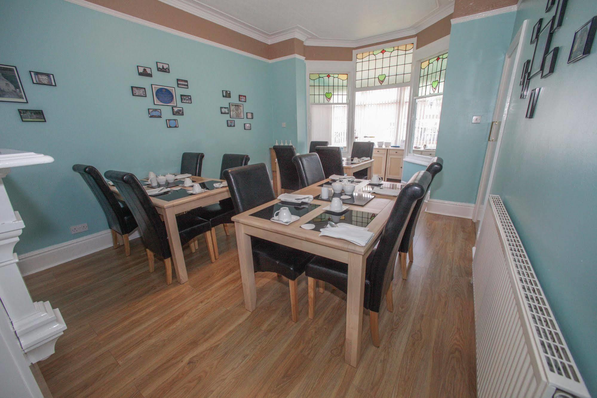 פונטפרקט Tower House Executive Guest House מראה חיצוני תמונה